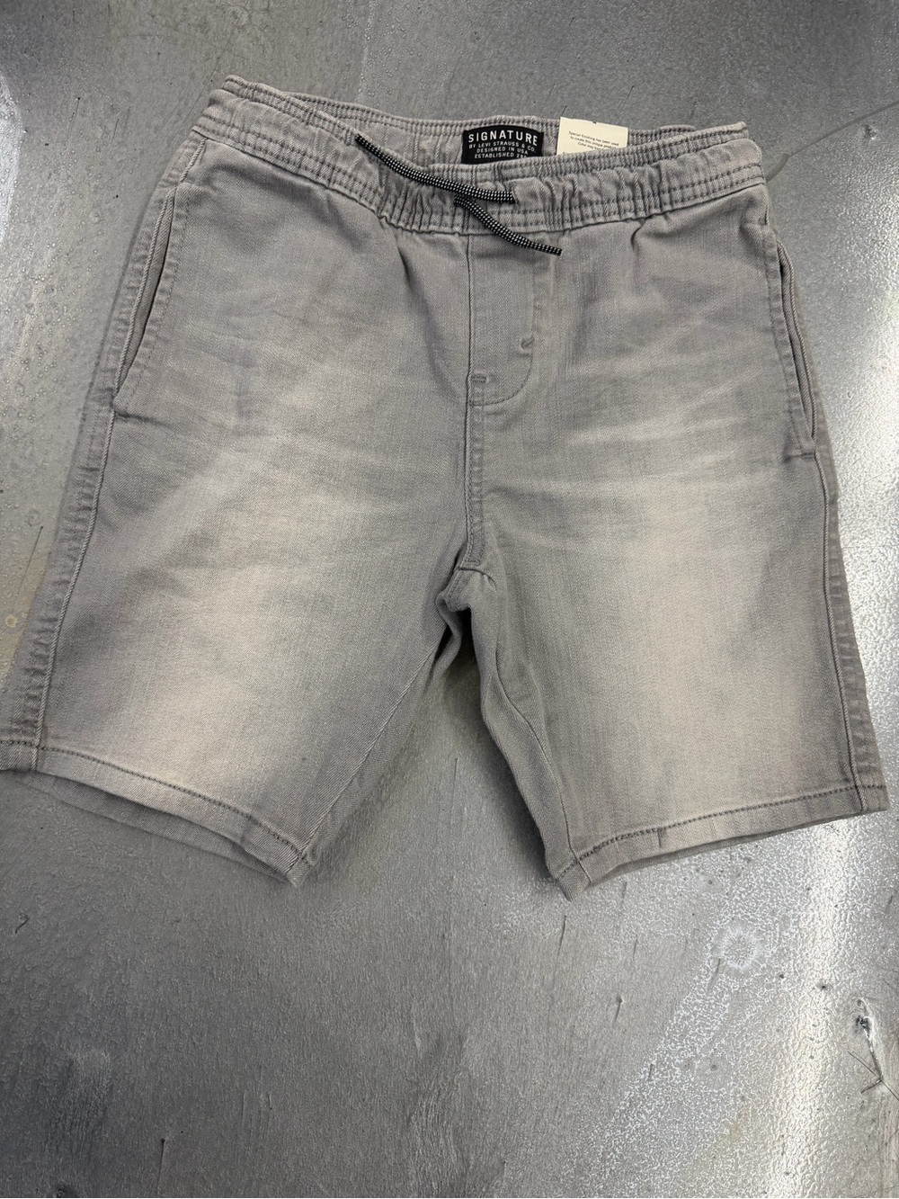 Boys Gray Signature denim shorts size medium#denim #summer
